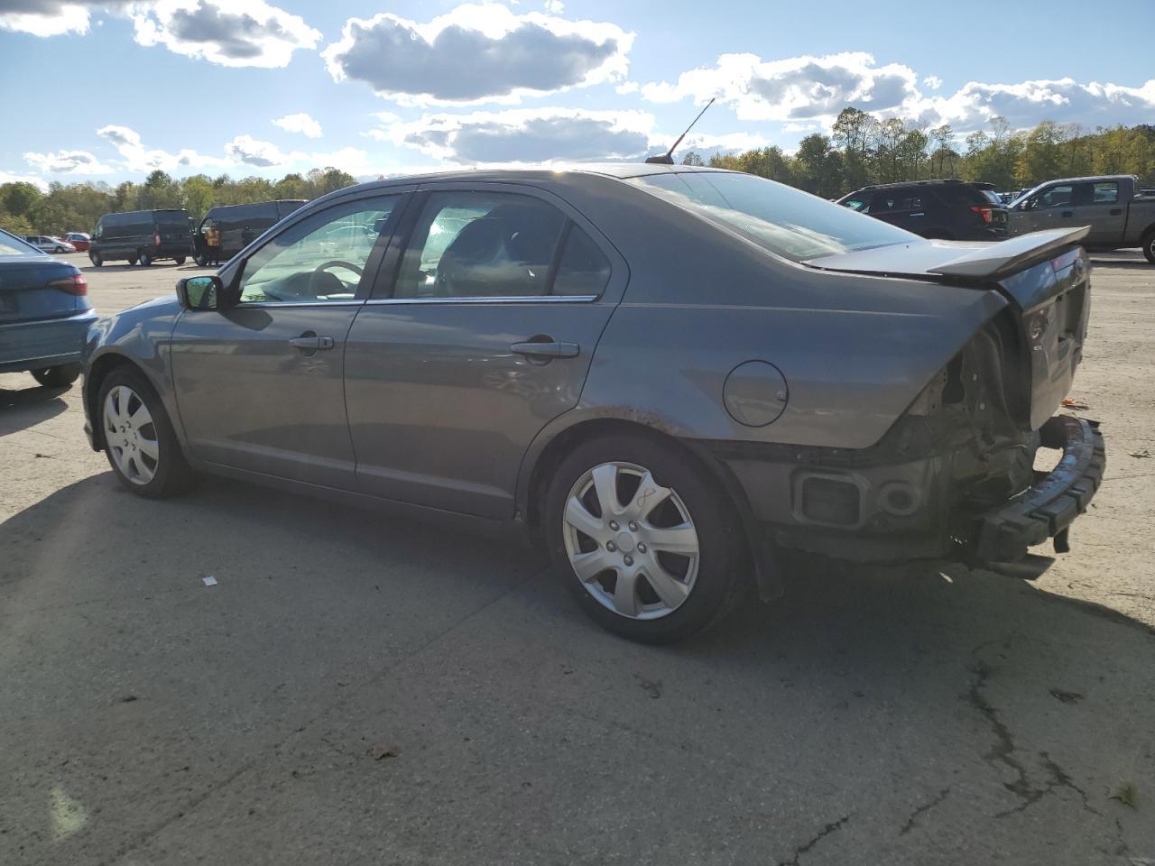 2010 Ford Fusion Se - Image 2