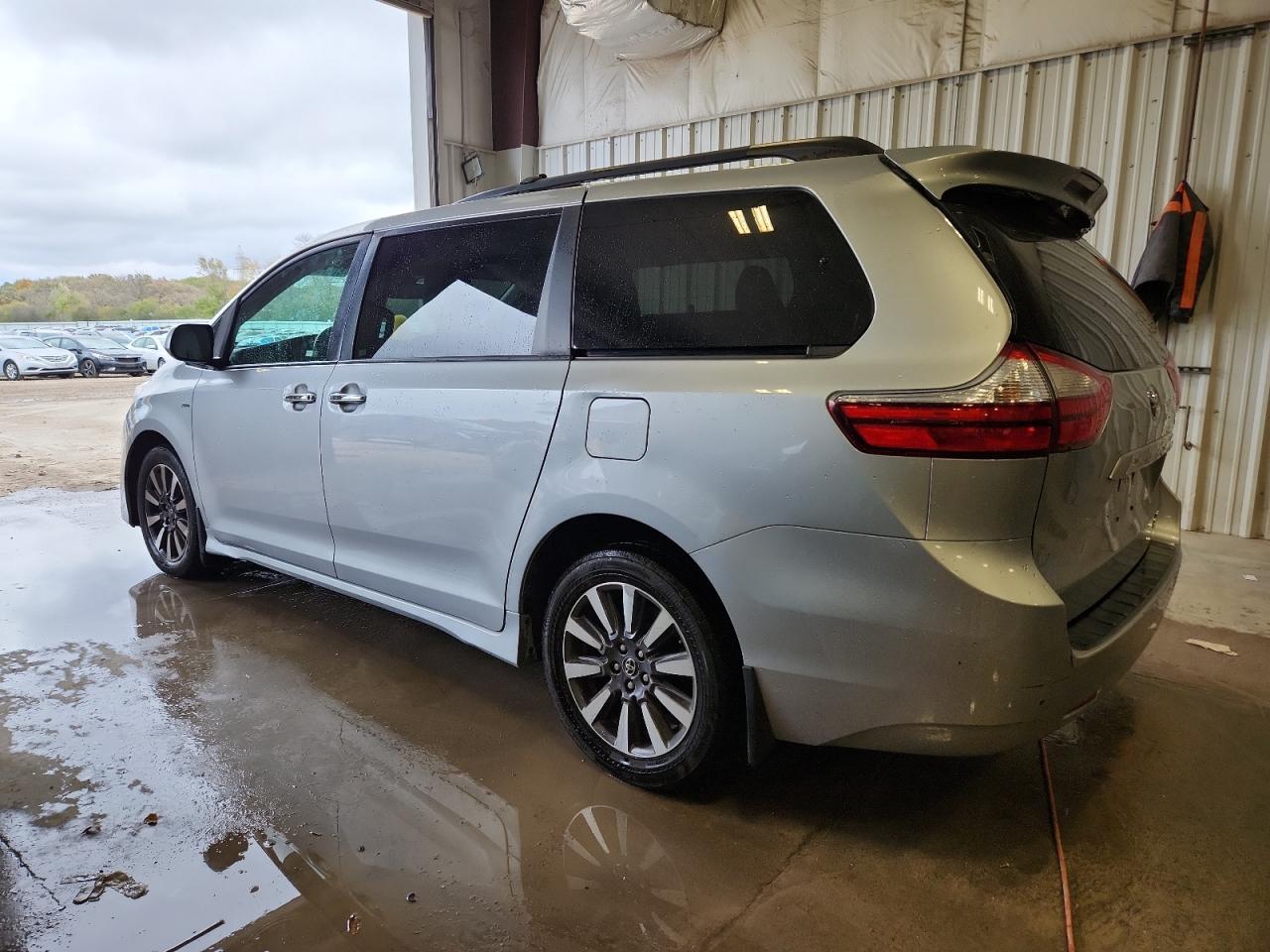 2019 Toyota Sienna Xle - Фото 2
