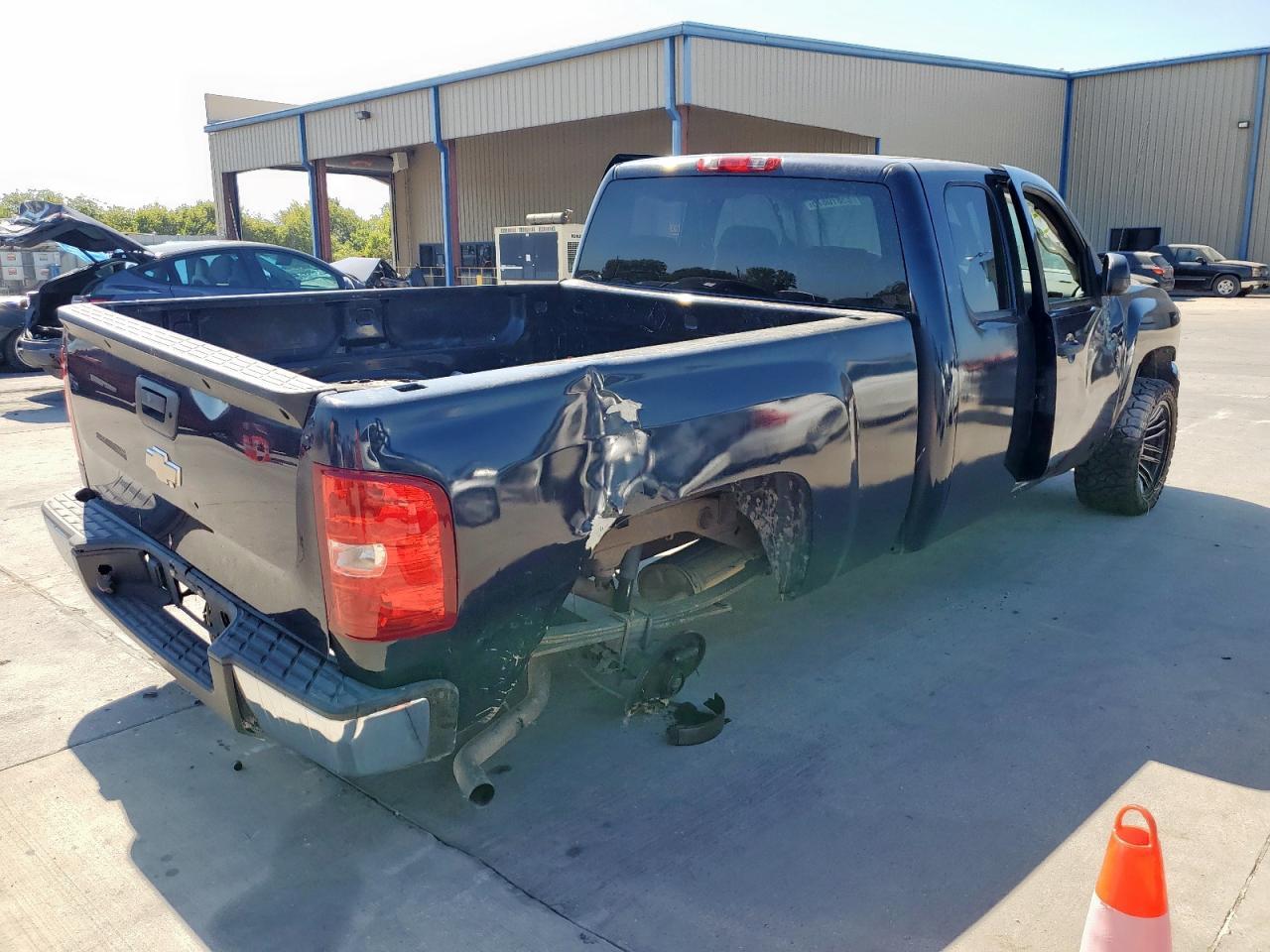 2011 Chevrolet Silverado C1500 Ls - Image 3