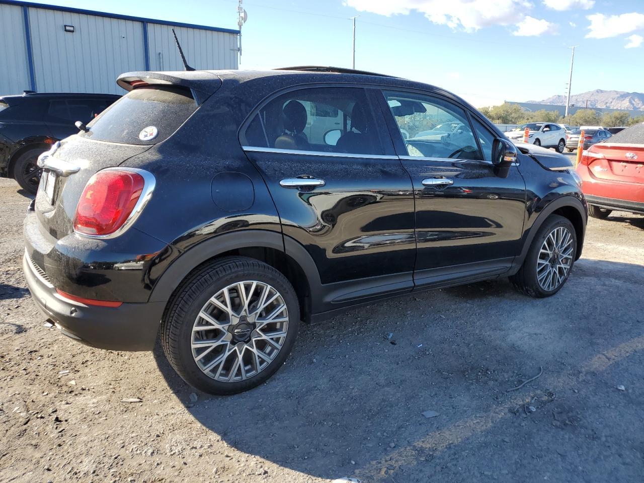 2017 Fiat 500X Lounge - Image 3