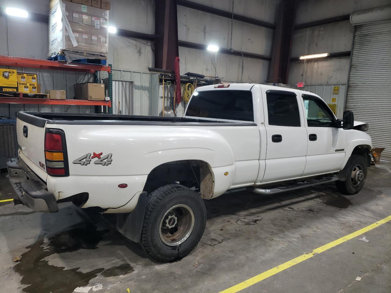 2004 GMC New Sierra K3500 - Фото 3