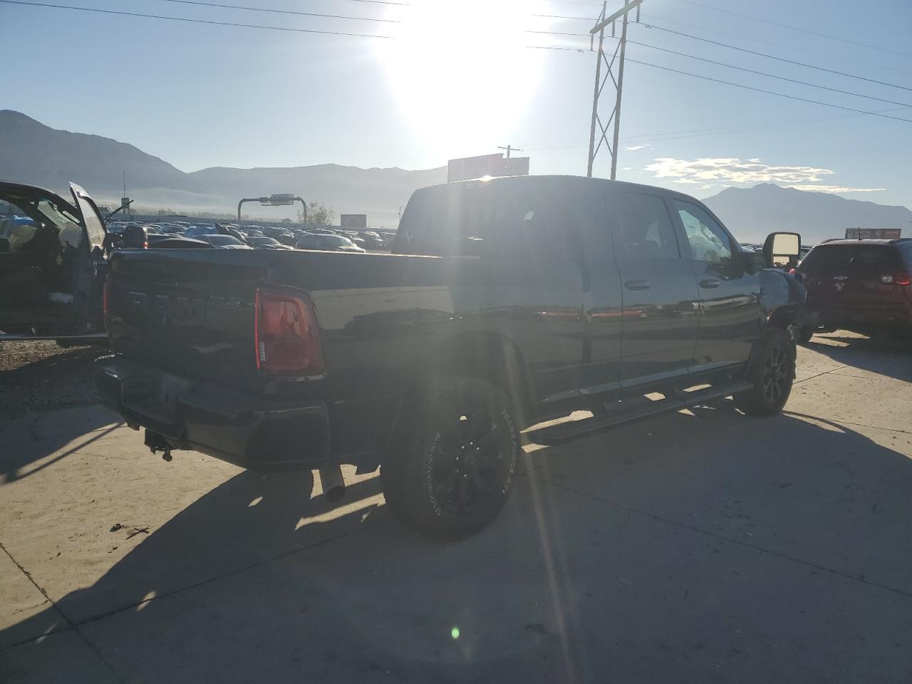 2025 Ram 3500 Laramie - Фото 3