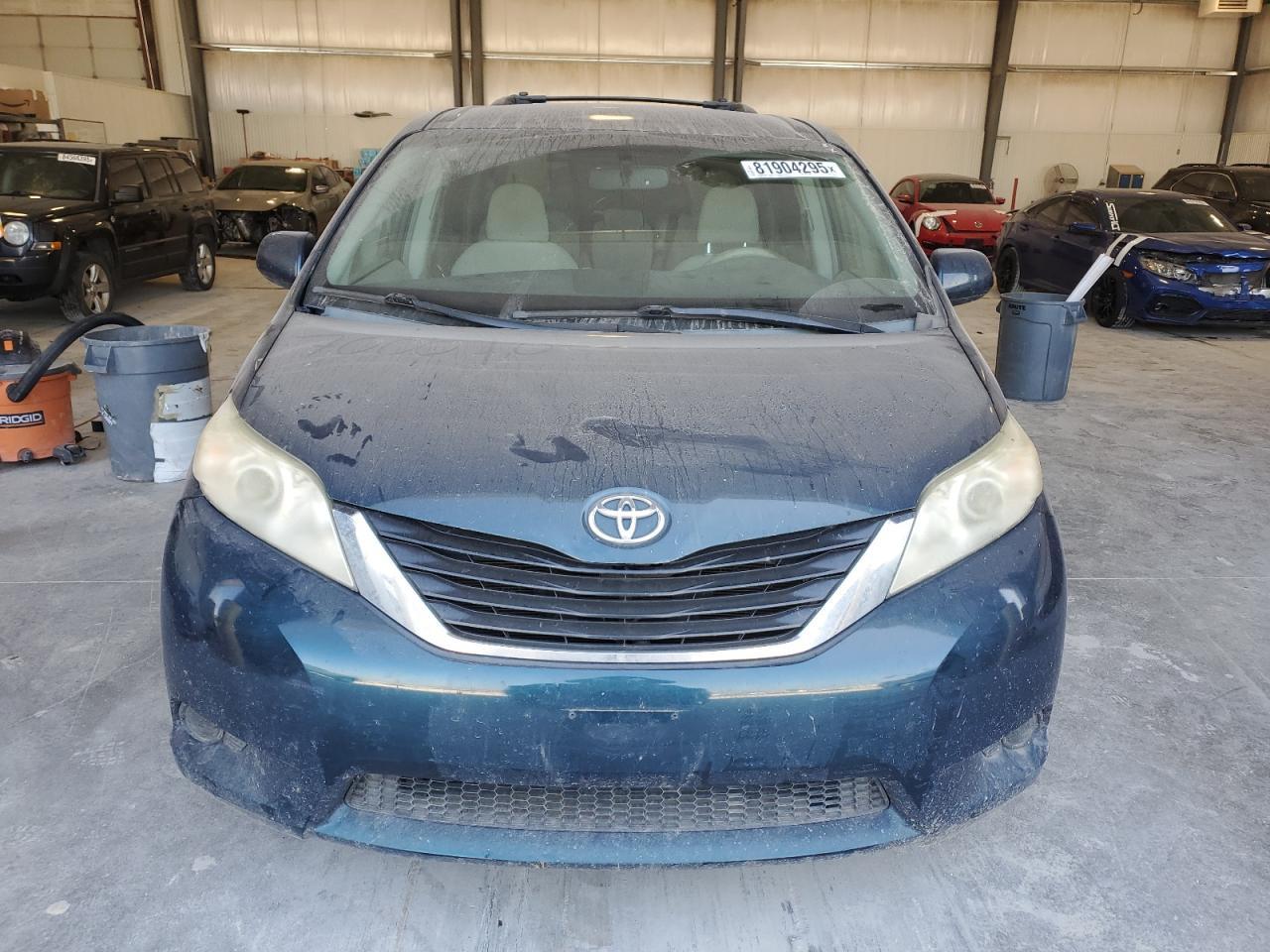 2011 Toyota Sienna Le - Image 5