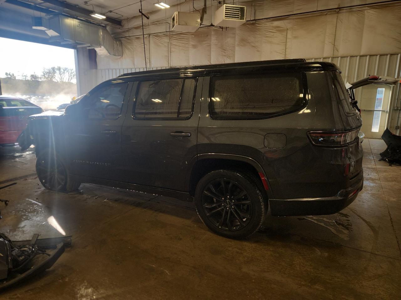 2022 Jeep Grand Wagoneer Series Ii - Фото 2