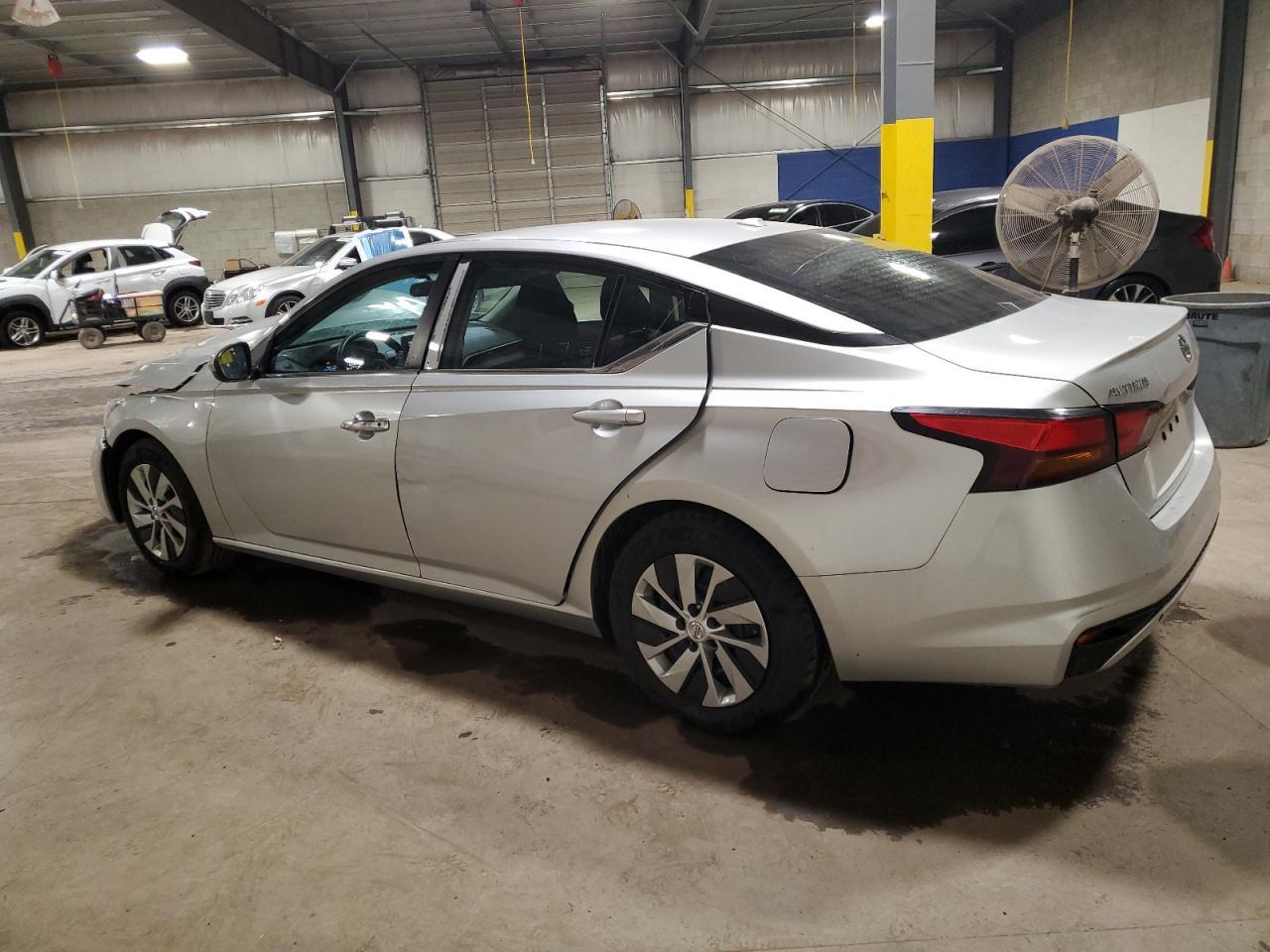 2020 Nissan Altima S - Фото 2