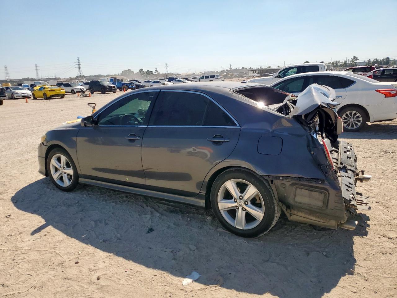 2010 Toyota Camry Se - Image 2