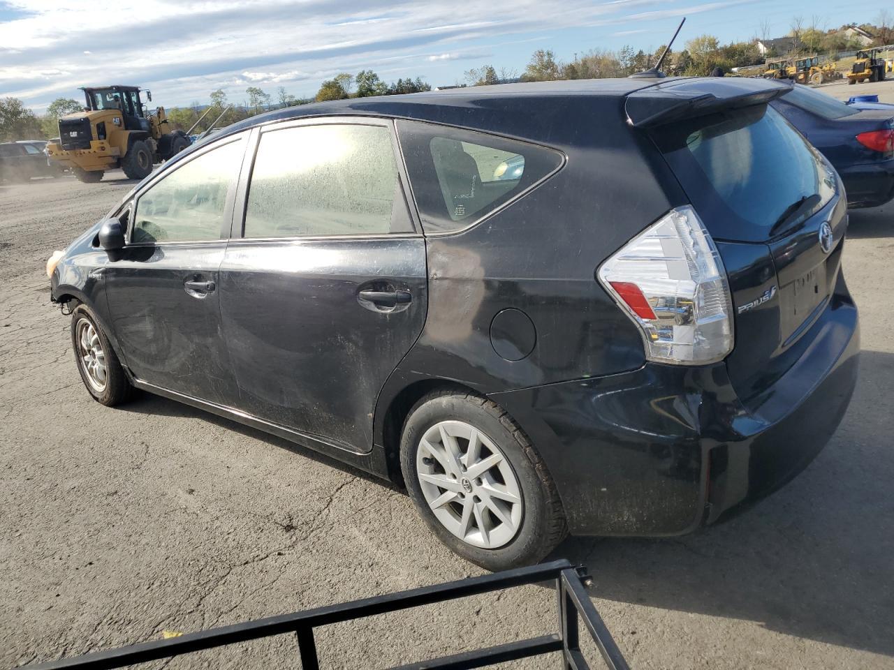 2014 Toyota Prius V - Image 2