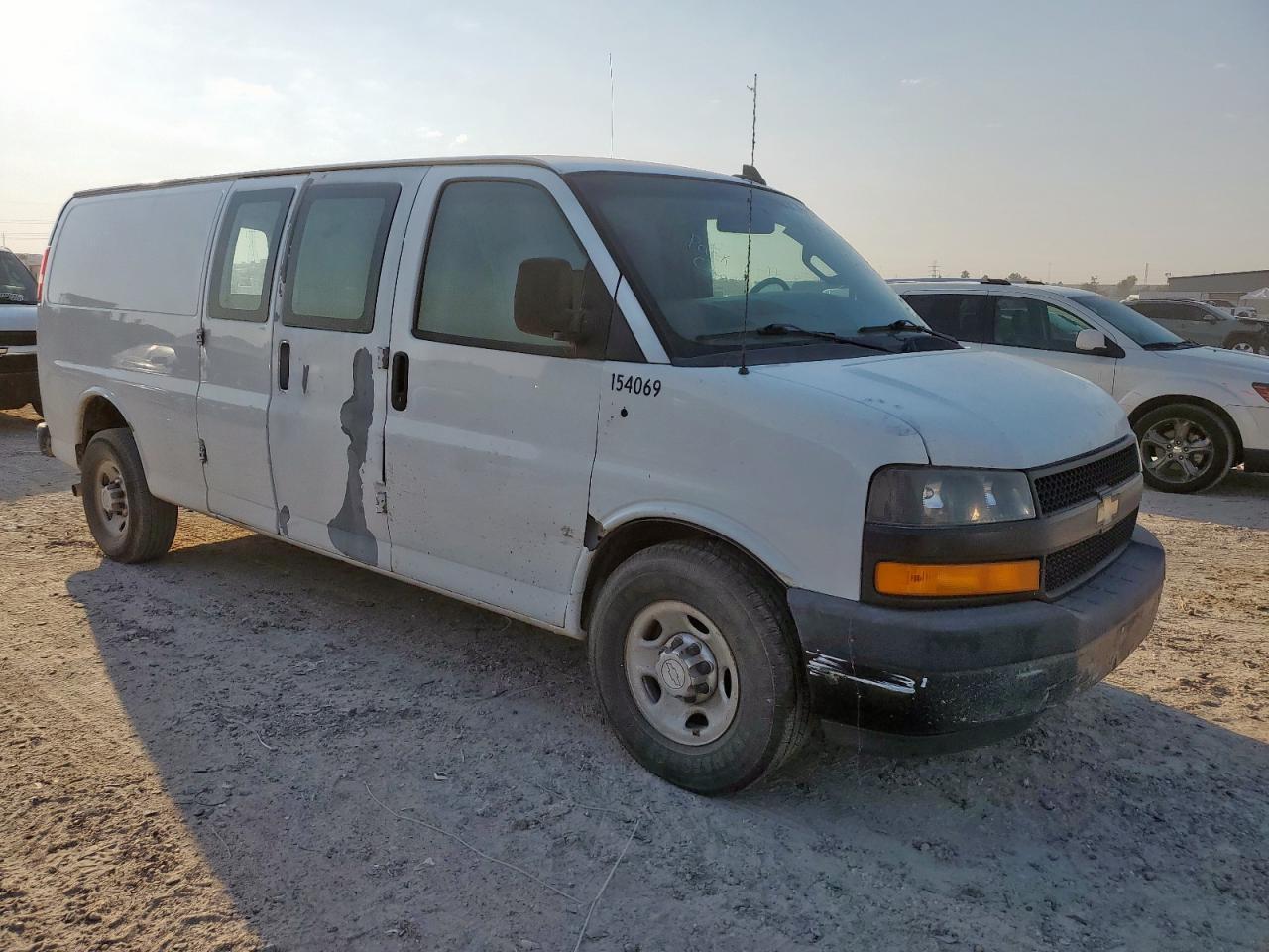 2018 Chevrolet Express 3500 Delivery Van - Фото 4