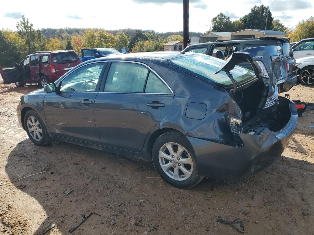 2010 Toyota Camry Base - Фото 2