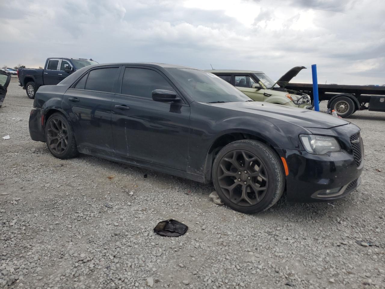 2018 Chrysler 300 S - Image 4