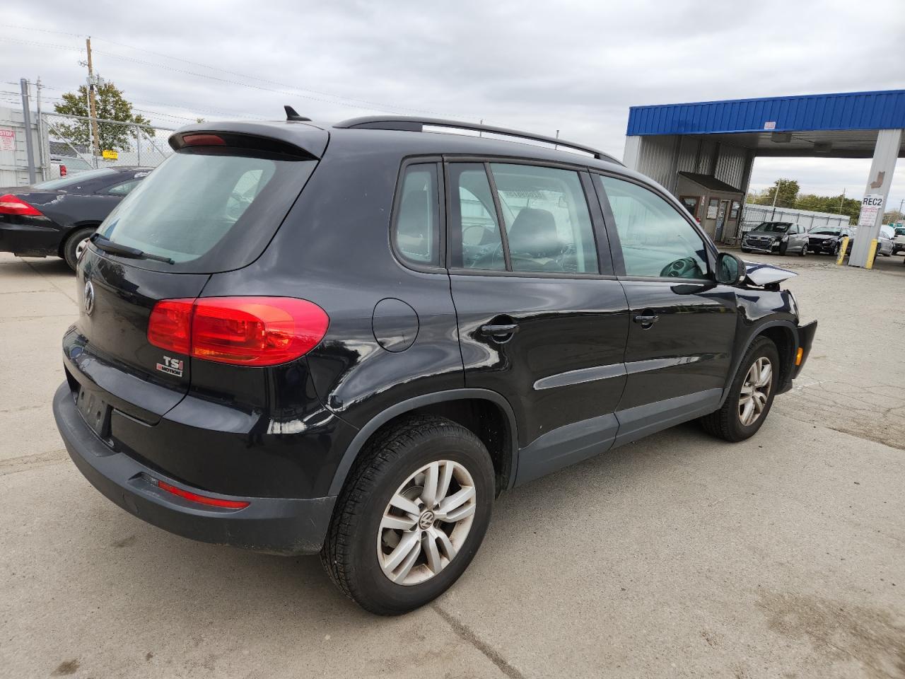 2017 Volkswagen Tiguan S - Image 3