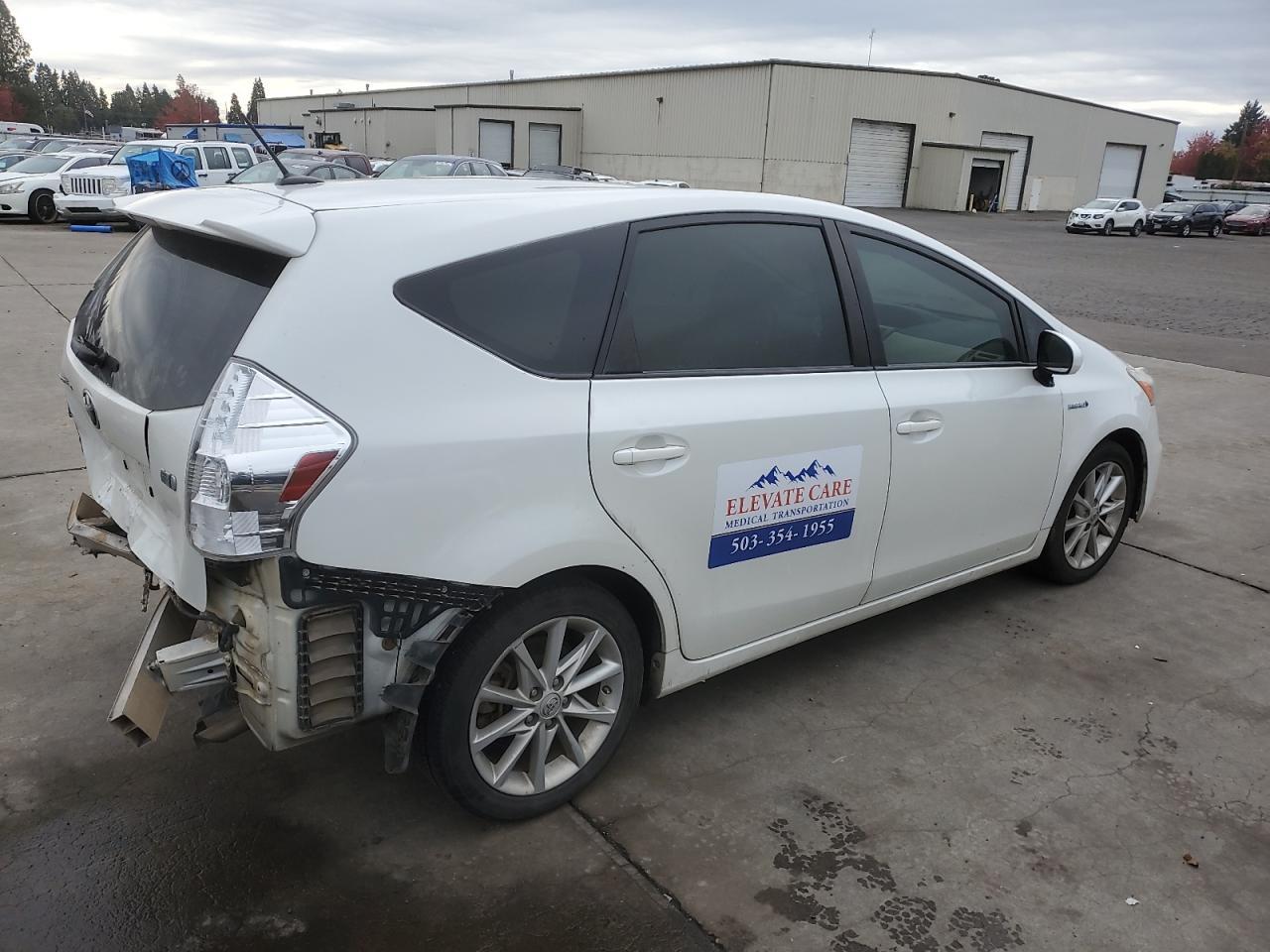 2014 Toyota Prius V - Image 3