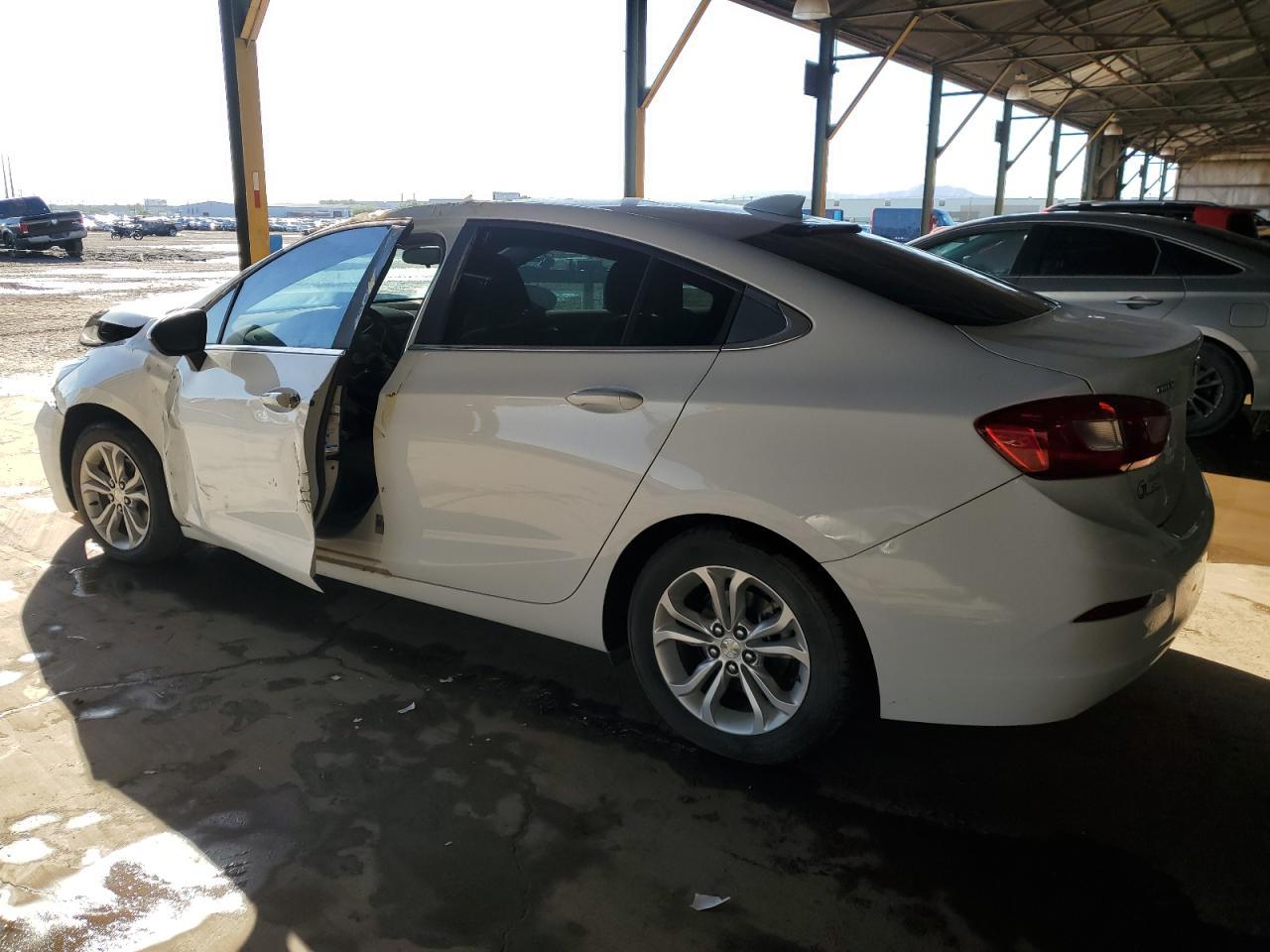 2019 Chevrolet Cruze Lt - Image 2