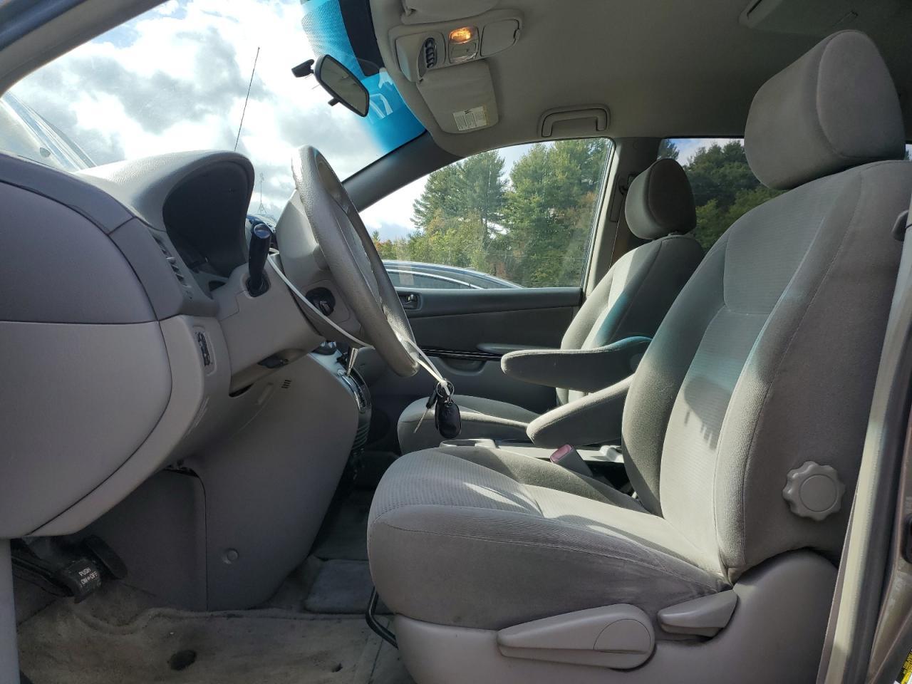 2005 Toyota Sienna Ce - Image 7