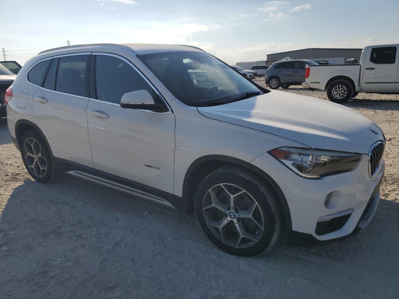 2017 BMW X1 xDrive28I - Фото 4
