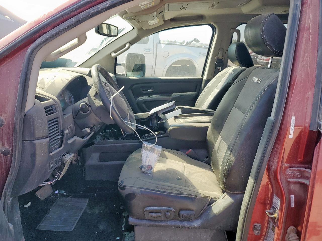 2015 Nissan Titan Pro-4X - Фото 7