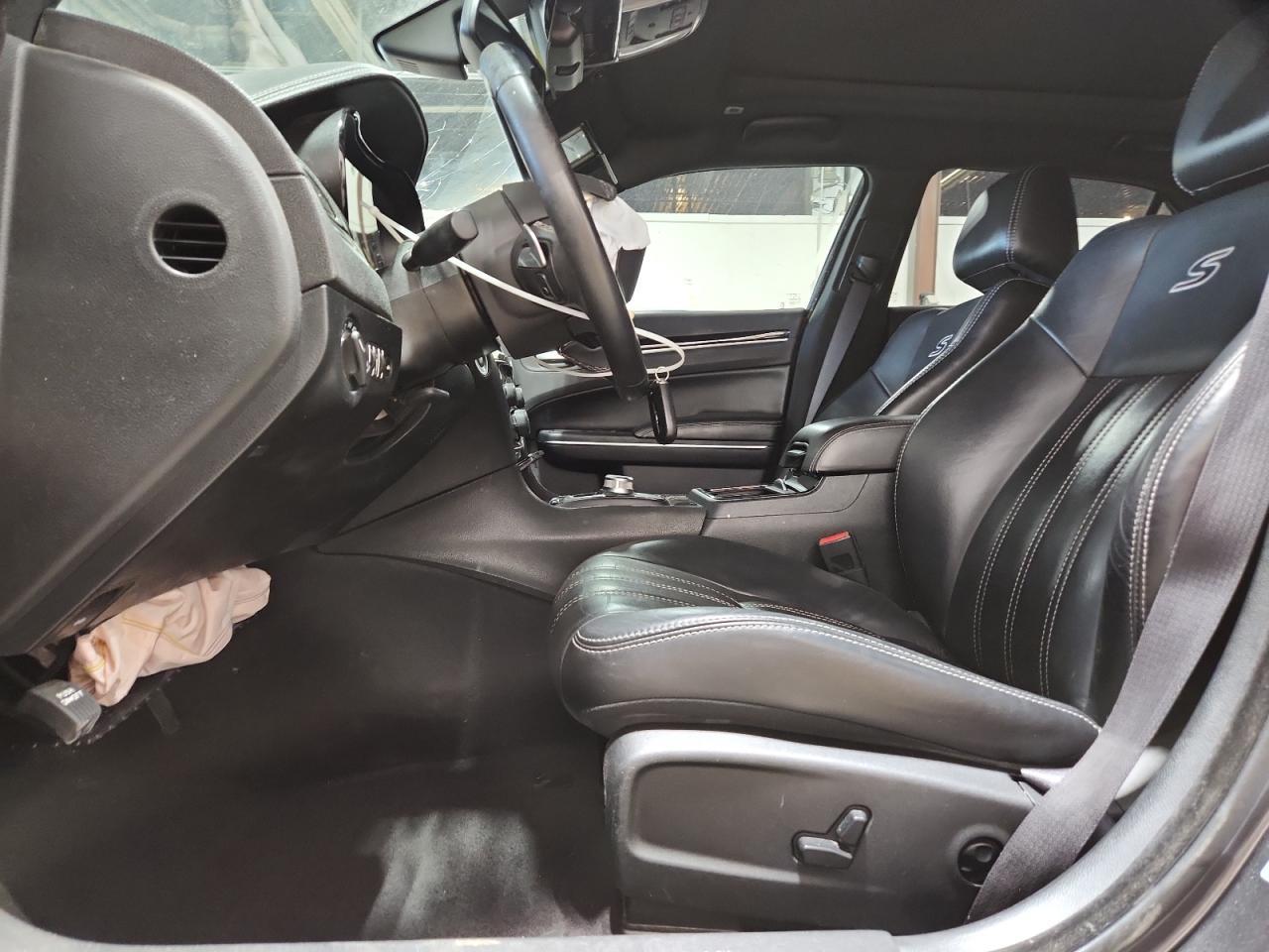2017 Chrysler 300 S - Image 7