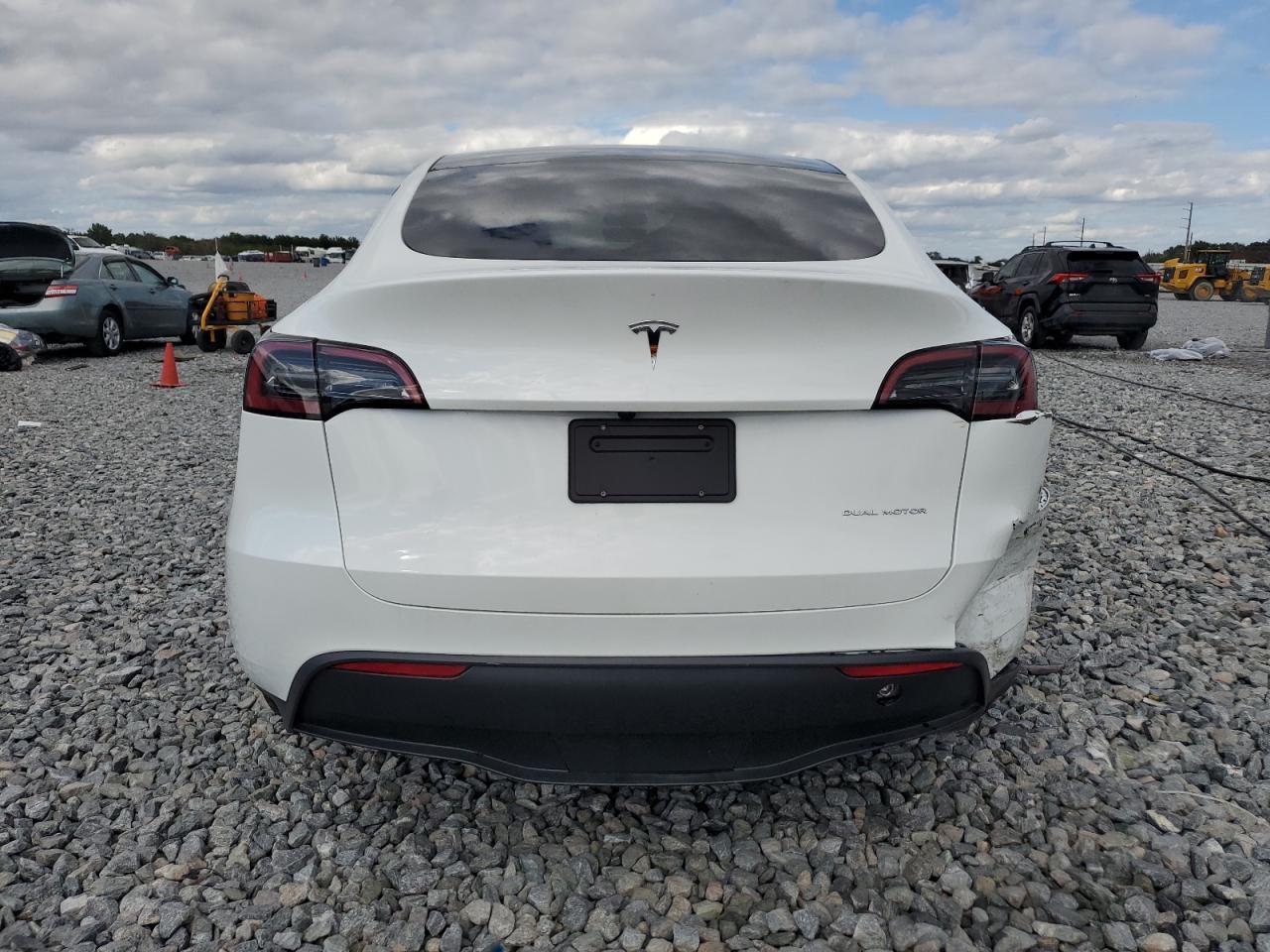2024 Tesla Model Y - Фото 6