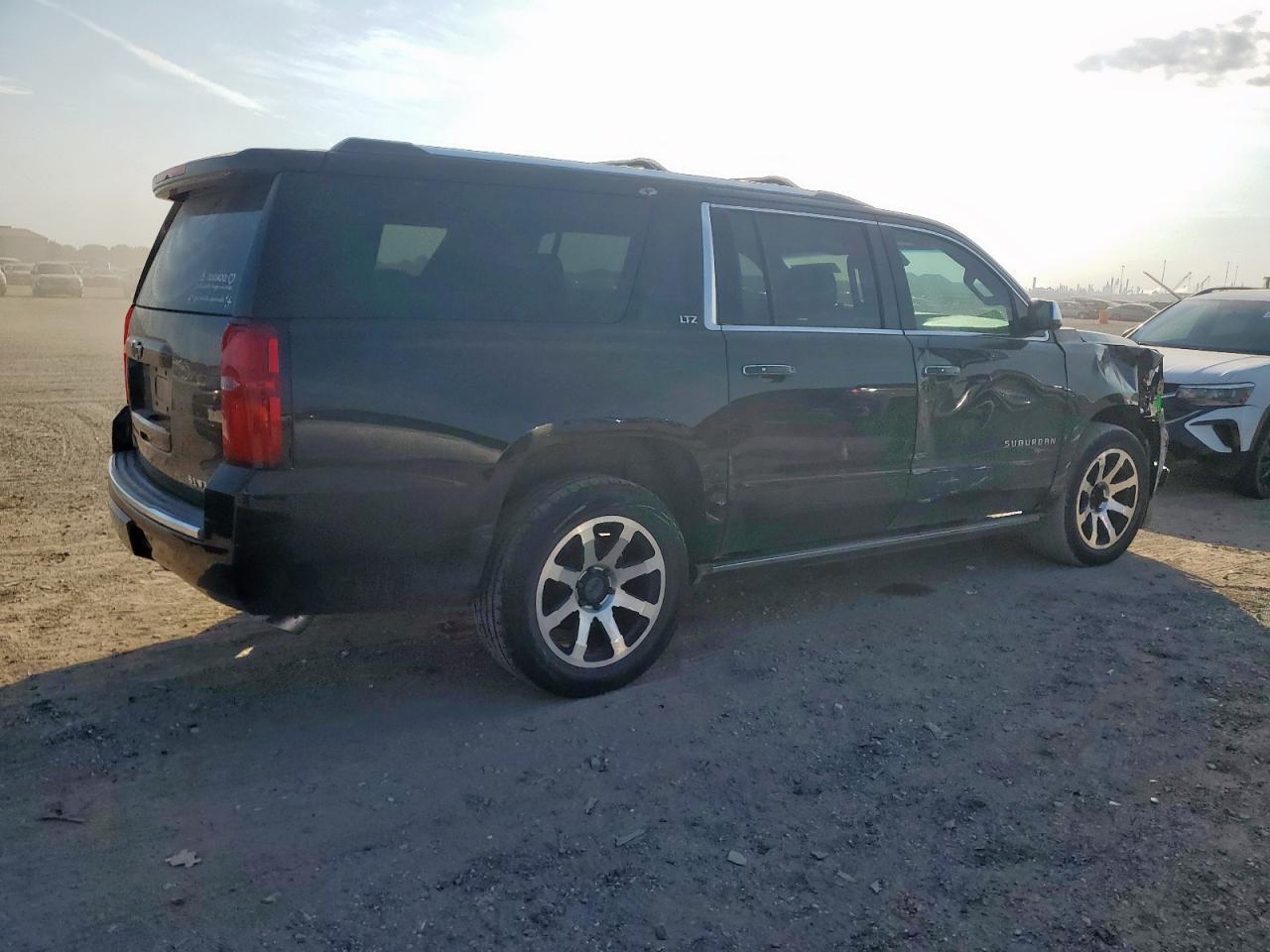 2015 Chevrolet Suburban C1500 Ltz - Фото 3