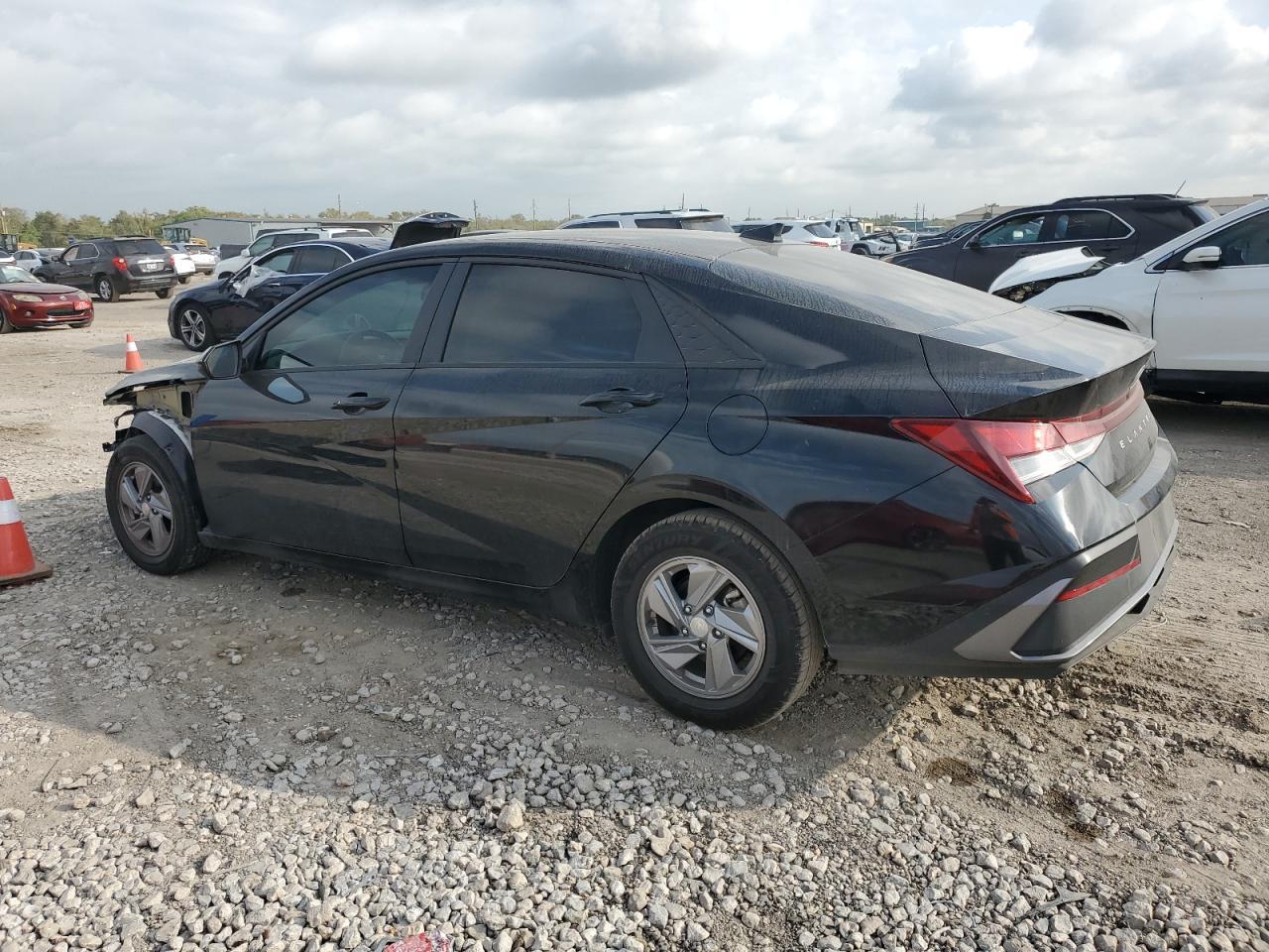 2024 Hyundai Elantra Se - Фото 2