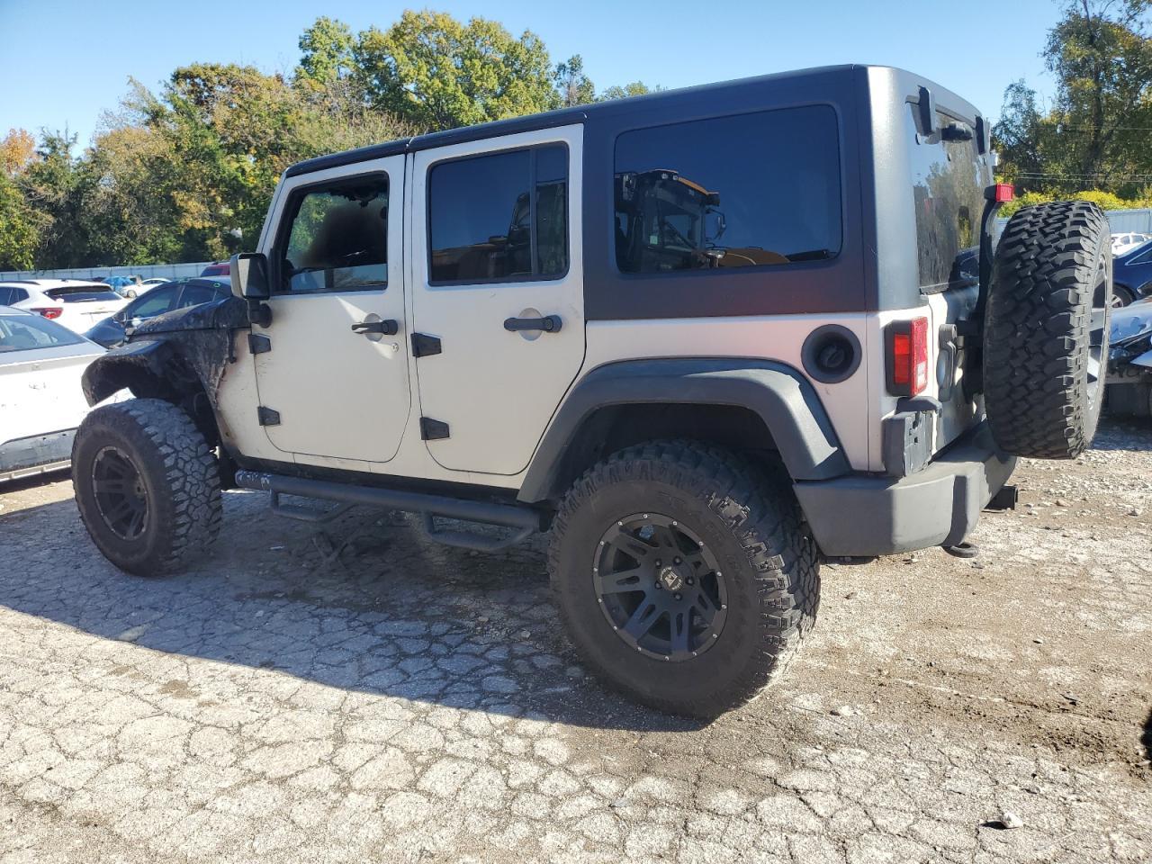 2011 Jeep Wrangler Unlimited Rubicon - Image 2