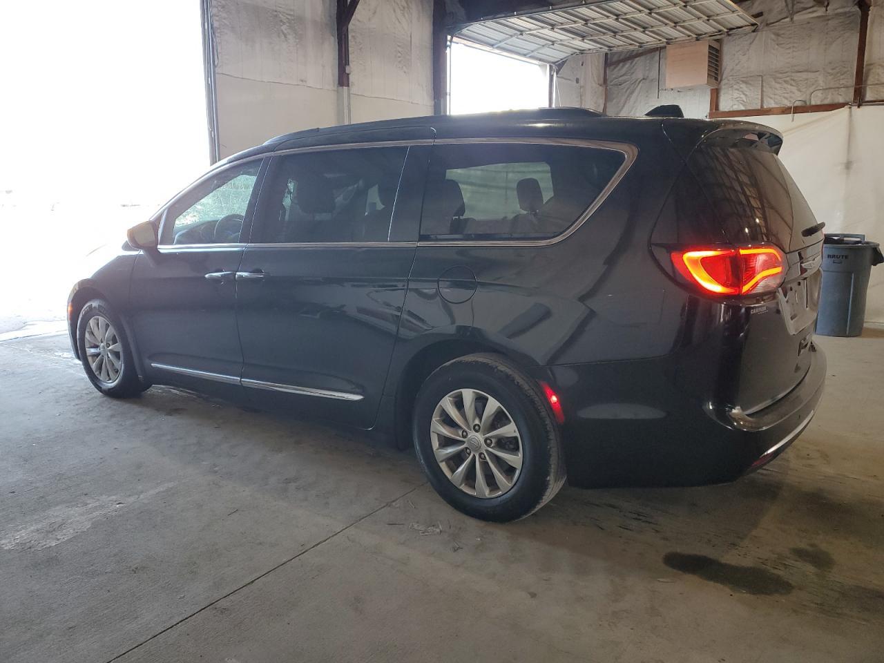 2017 Chrysler Pacifica Touring L - Фото 2