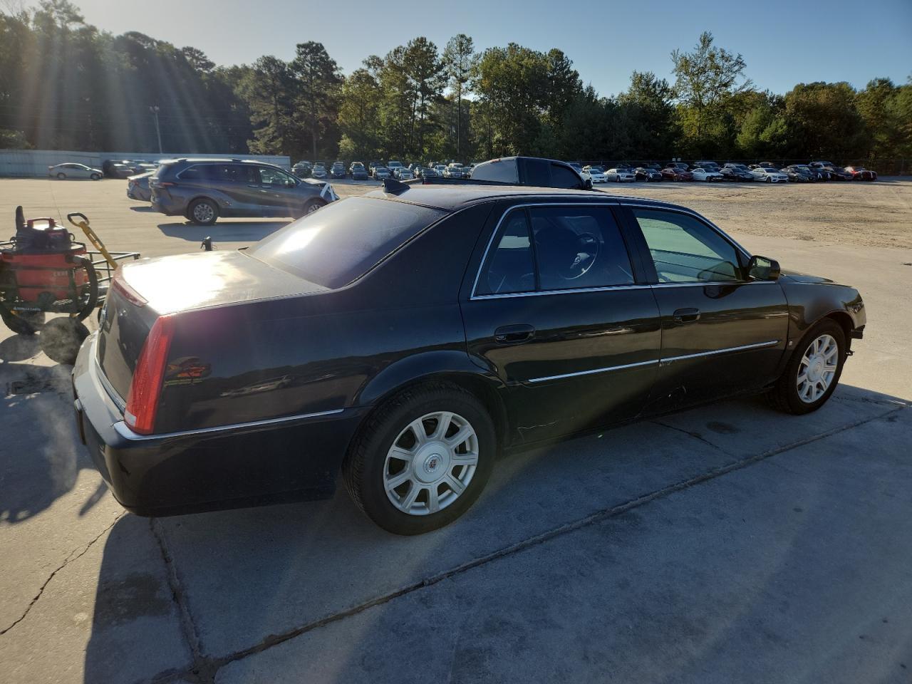 2010 Cadillac Dts - Image 3