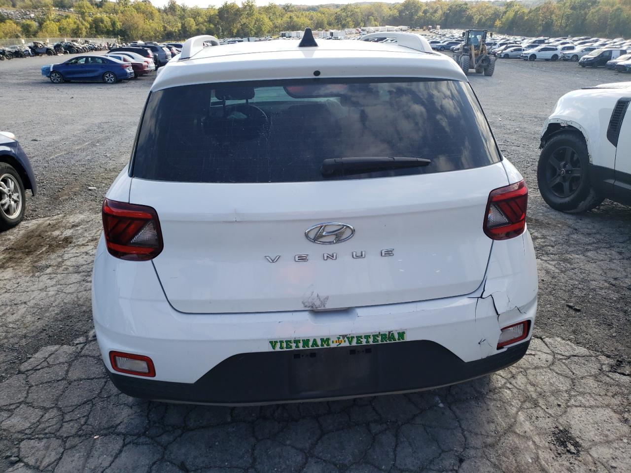 2022 Hyundai Venue Sel - Image 6