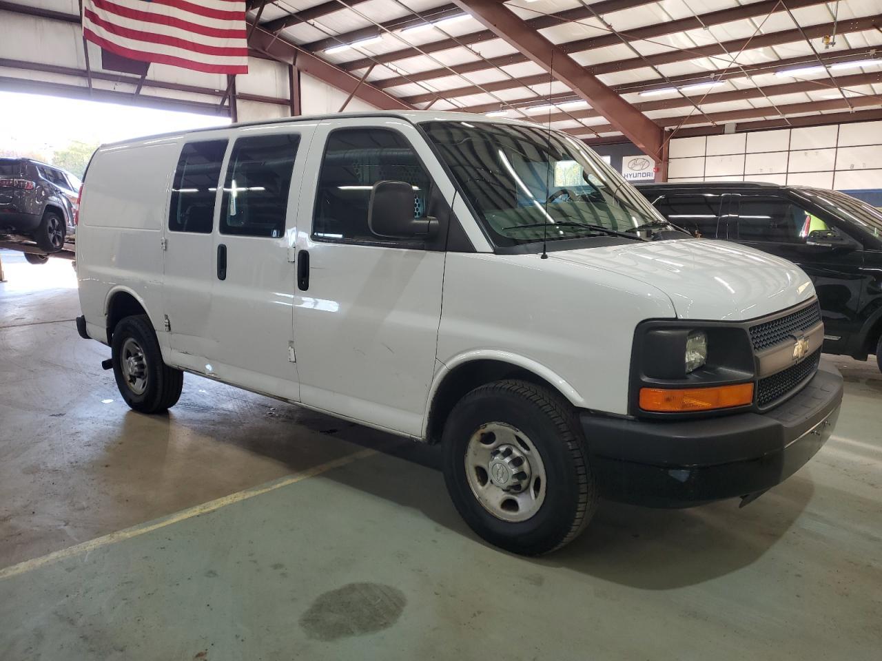2016 Chevrolet Express G2500 - Image 4