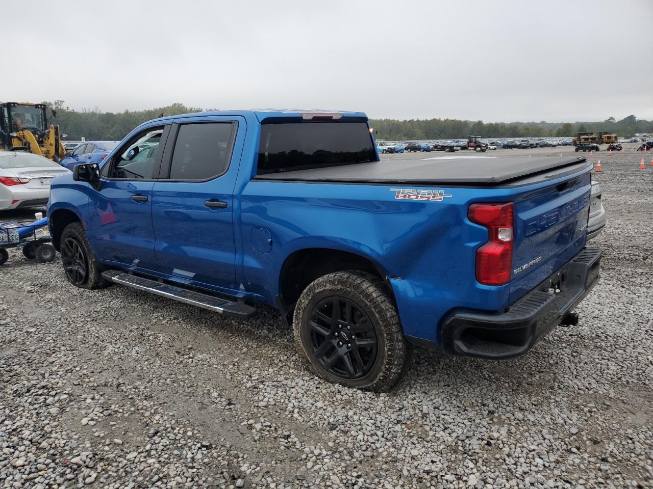 2022 Chevrolet Silverado K1500 Trail Boss Custom - Фото 2