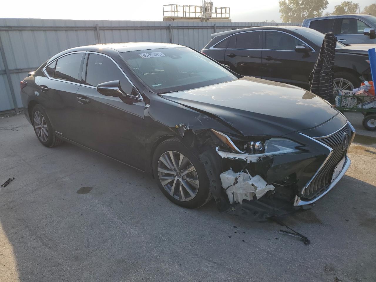 2020 Lexus Es 300H - Фото 4