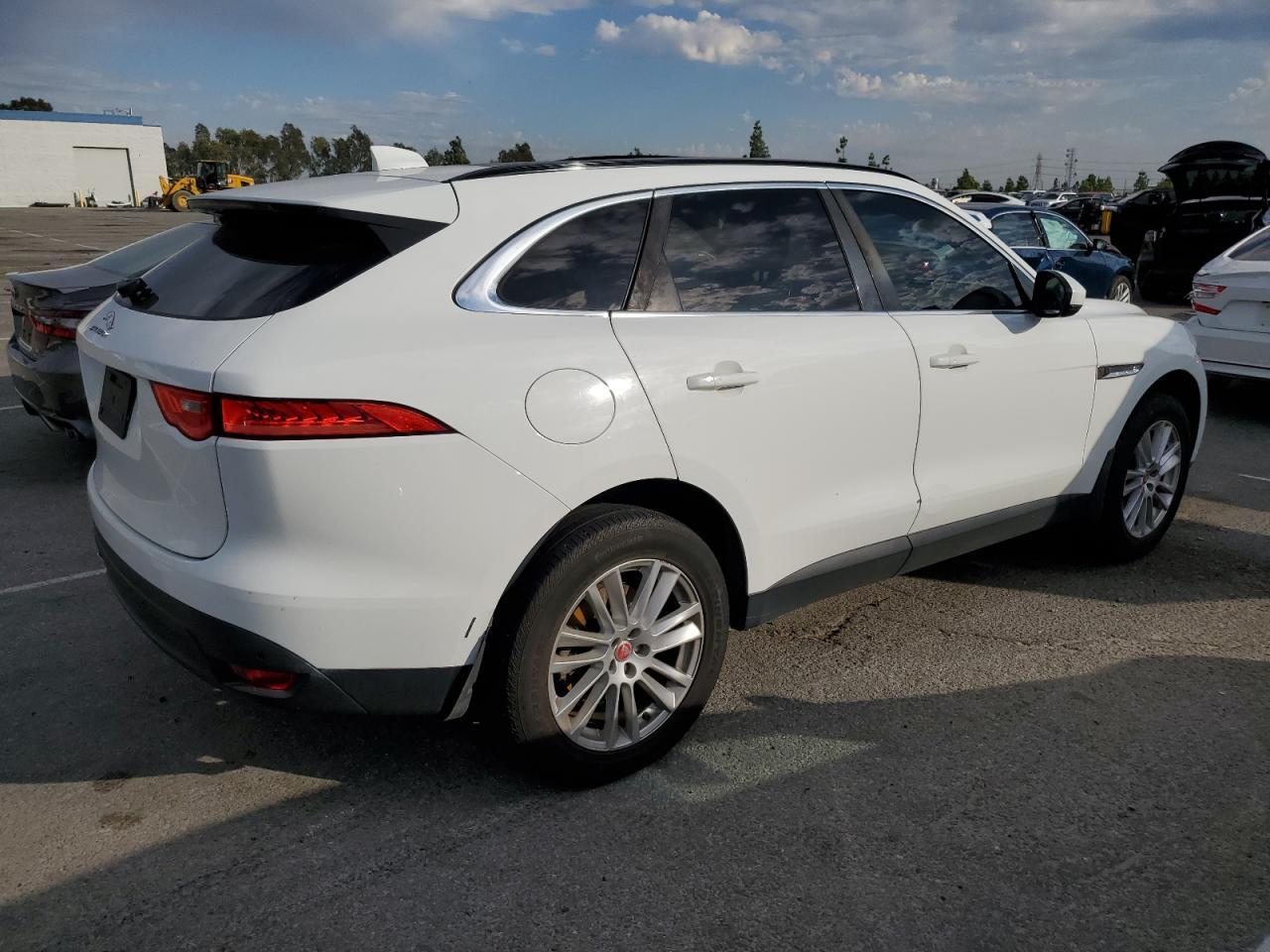 2017 Jaguar F-Pace Prestige - Image 3