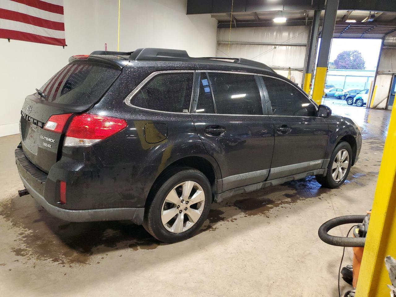 2010 Subaru Outback 3.6R Limited - Фото 3