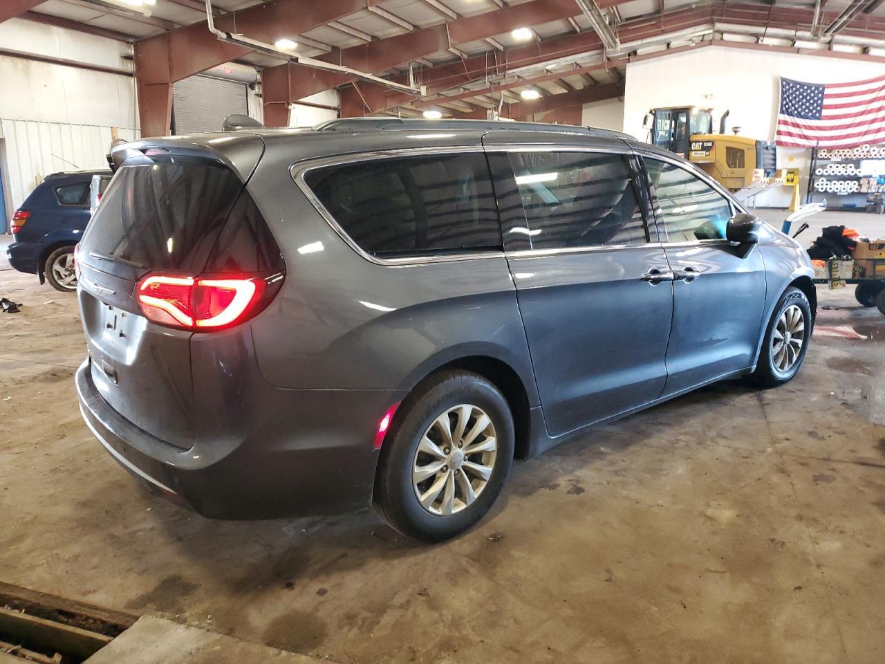 2018 Chrysler Pacifica Touring Plus - Фото 3