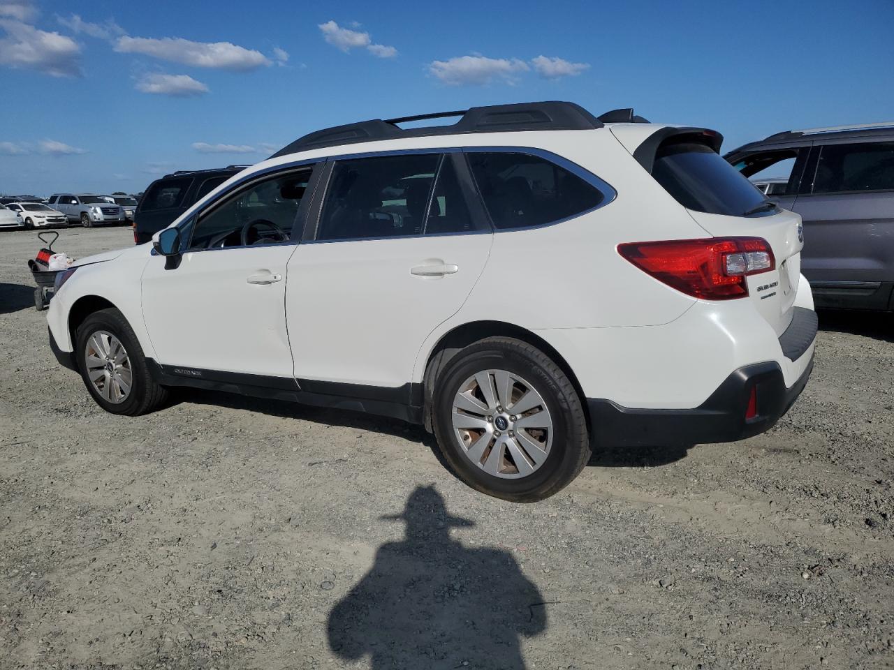 2019 Subaru Outback 2.5I Premium - Image 2