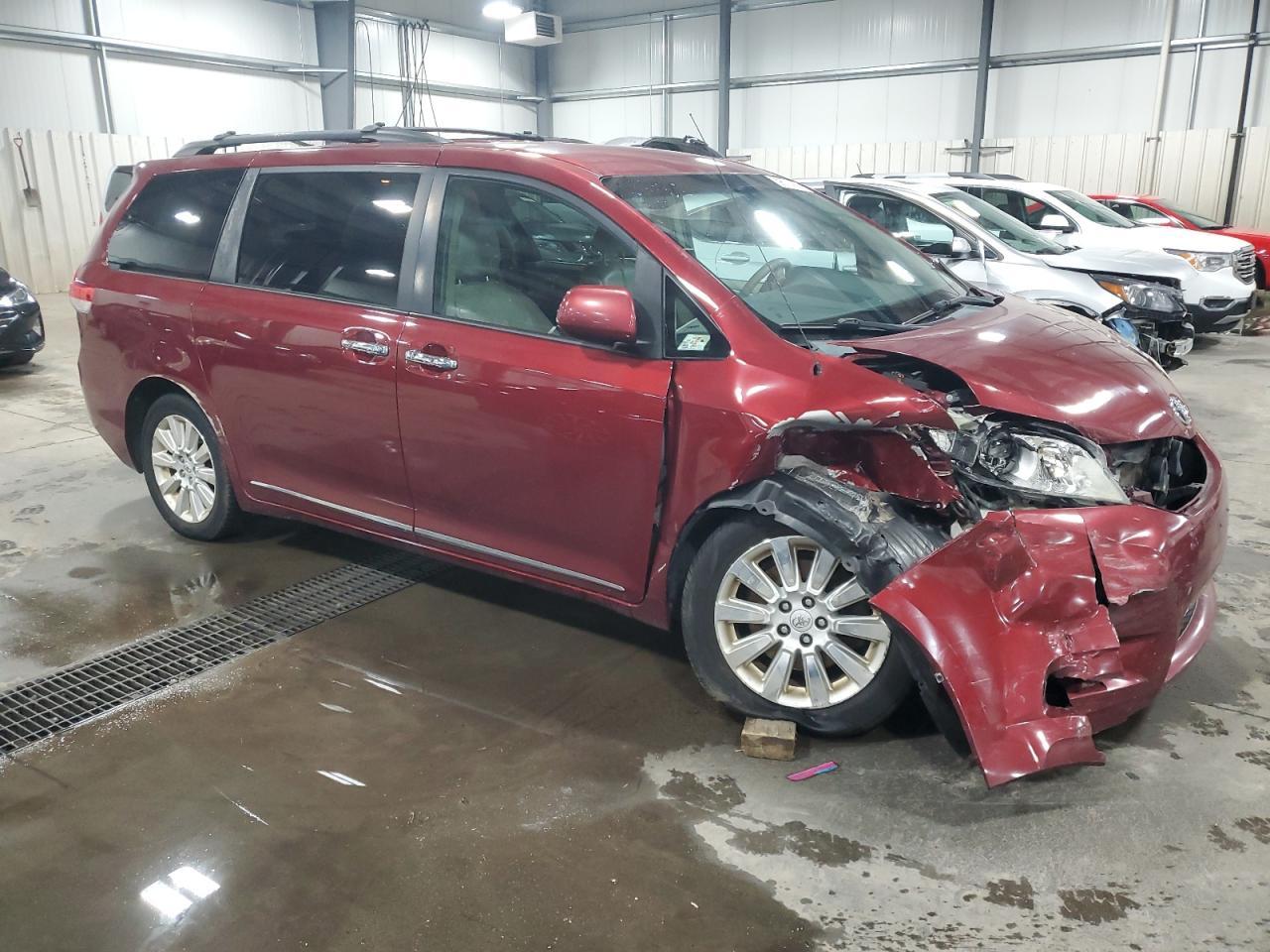 2011 Toyota Sienna Le - Image 4