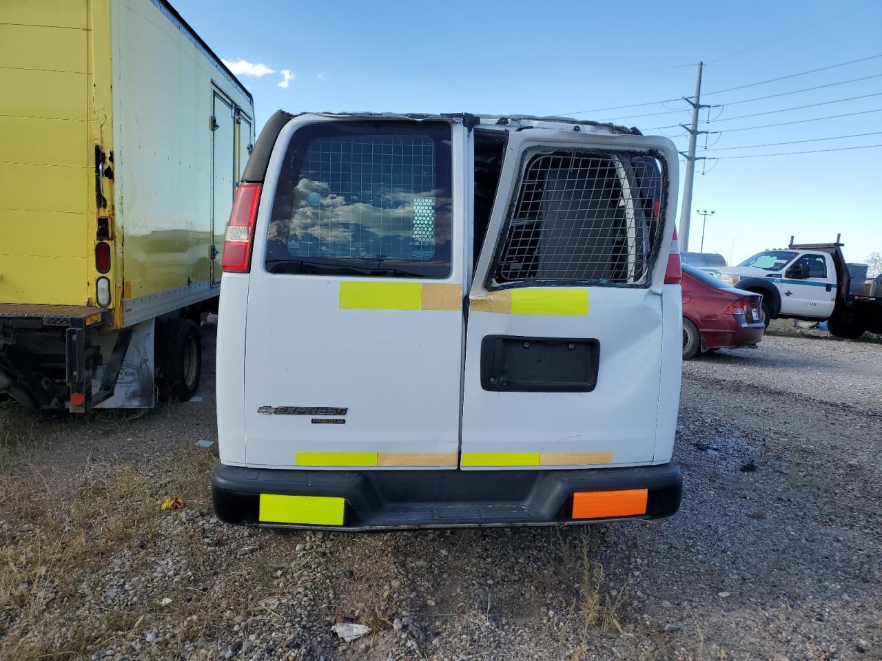 2016 Chevrolet Express G2500 - Фото 6