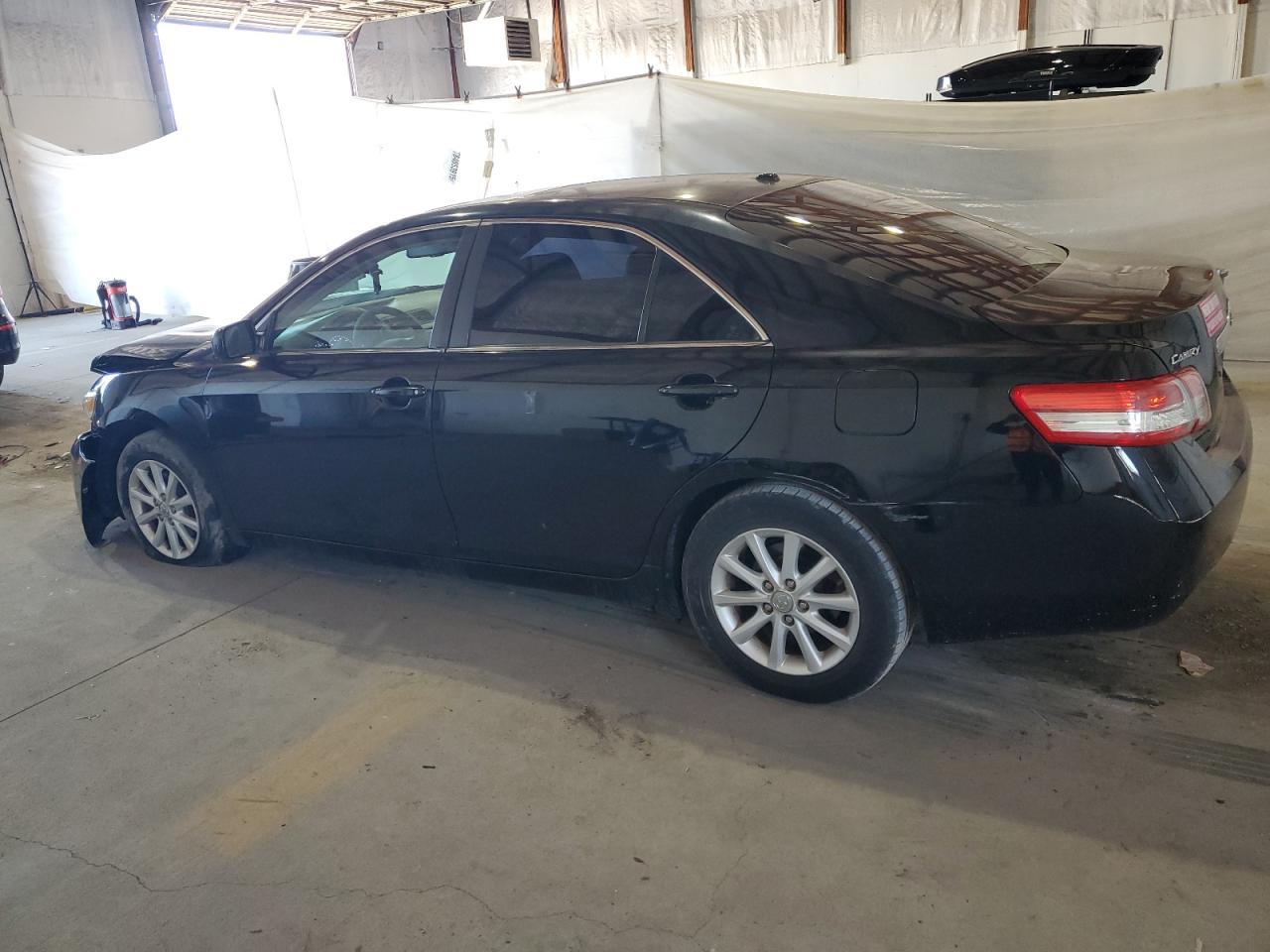 2011 Toyota Camry Base - Фото 2