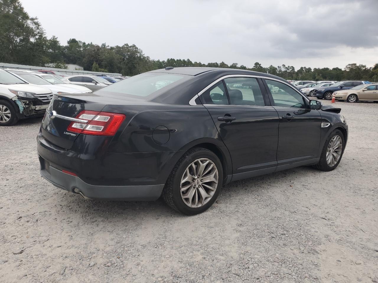 2015 Ford Taurus Limited - Image 3