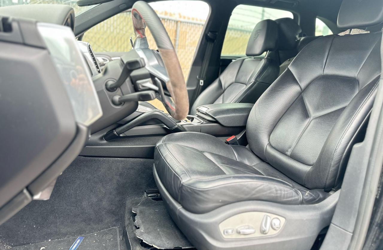 2017 Porsche Cayenne - Image 5
