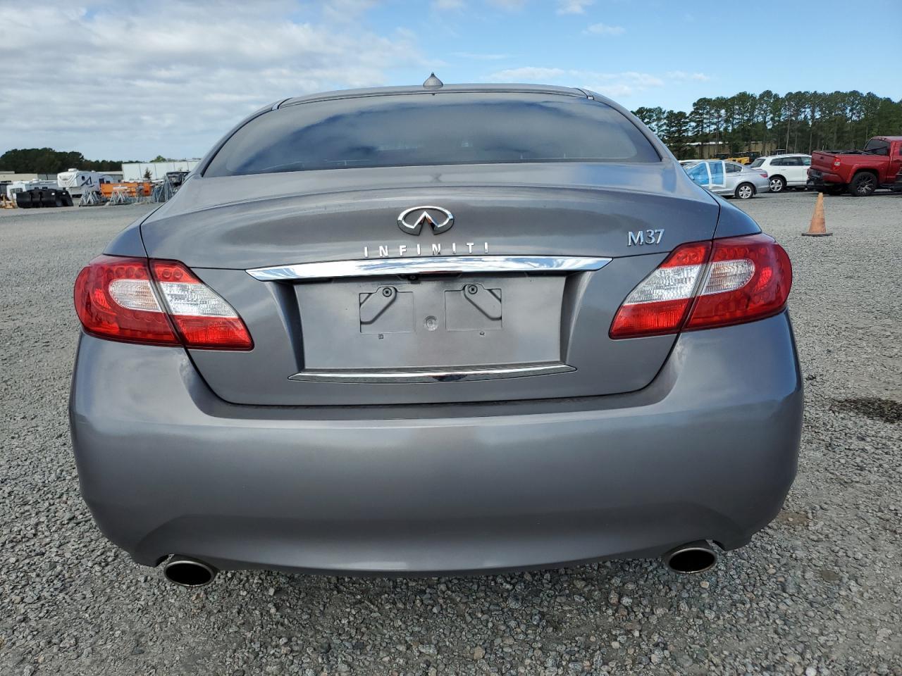 2011 Infiniti M37 - Image 6