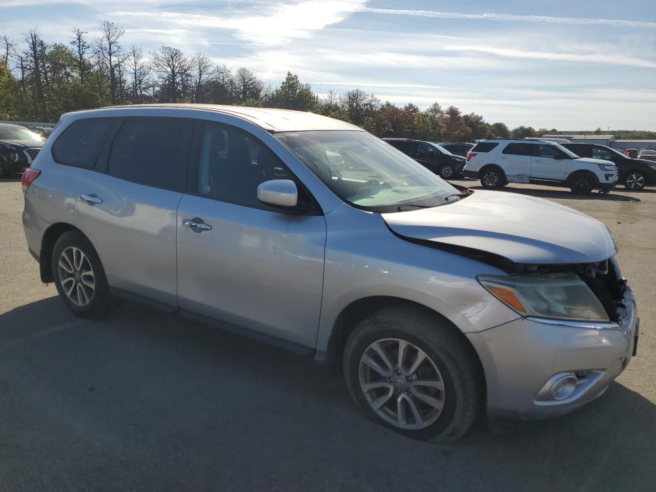 2013 Nissan Pathfinder S - Image 4