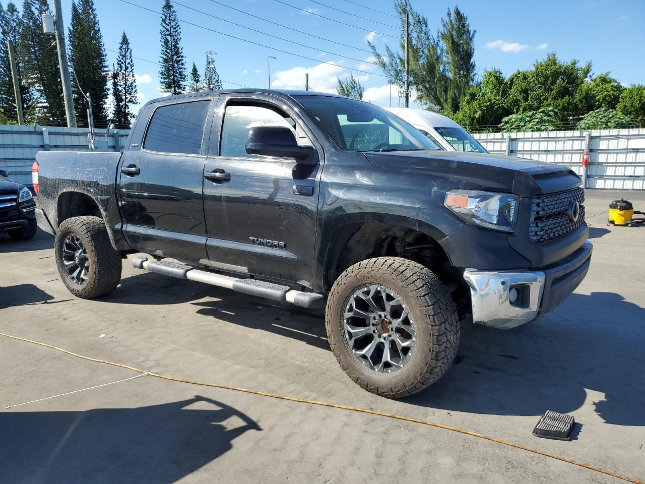 2020 Toyota Tundra Crewmax Sr5 - Image 4