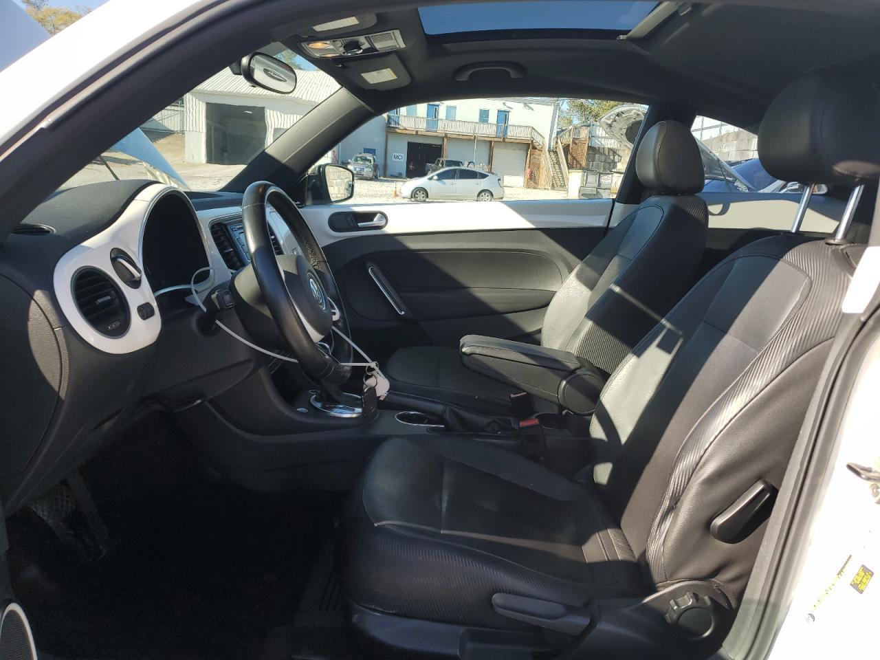 2012 Volkswagen Beetle - Фото 7