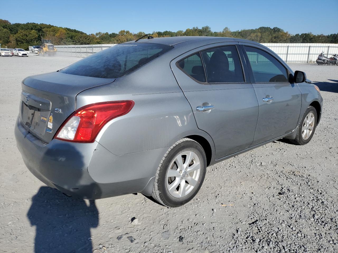 2012 Nissan Versa S - Фото 3