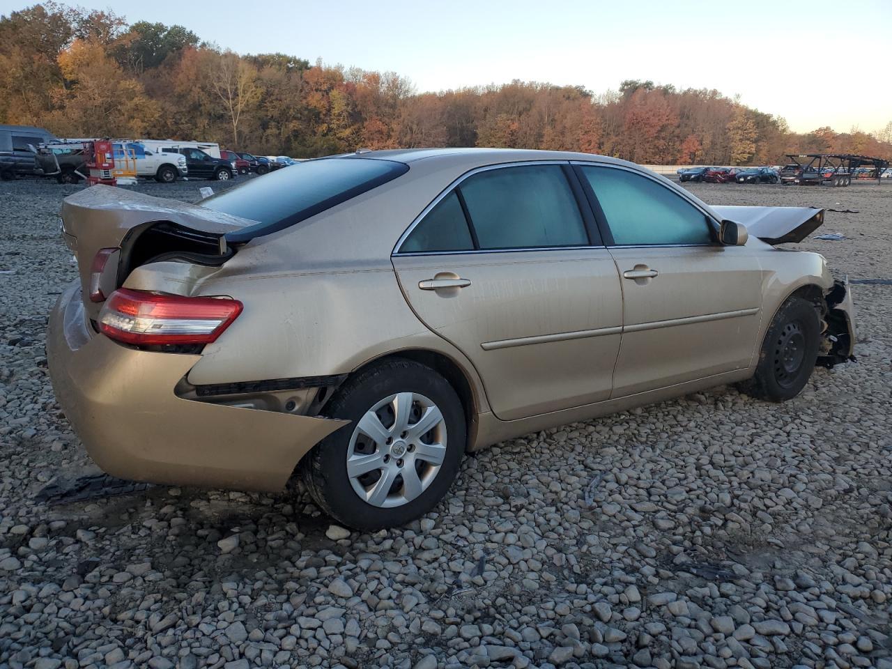 2010 Toyota Camry Base - Фото 3