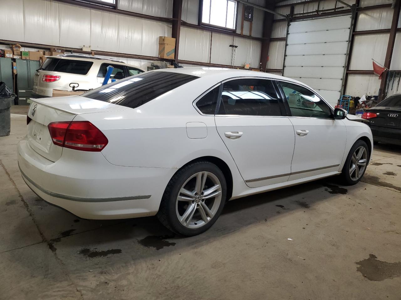 2013 Volkswagen Passat Sel - Фото 3