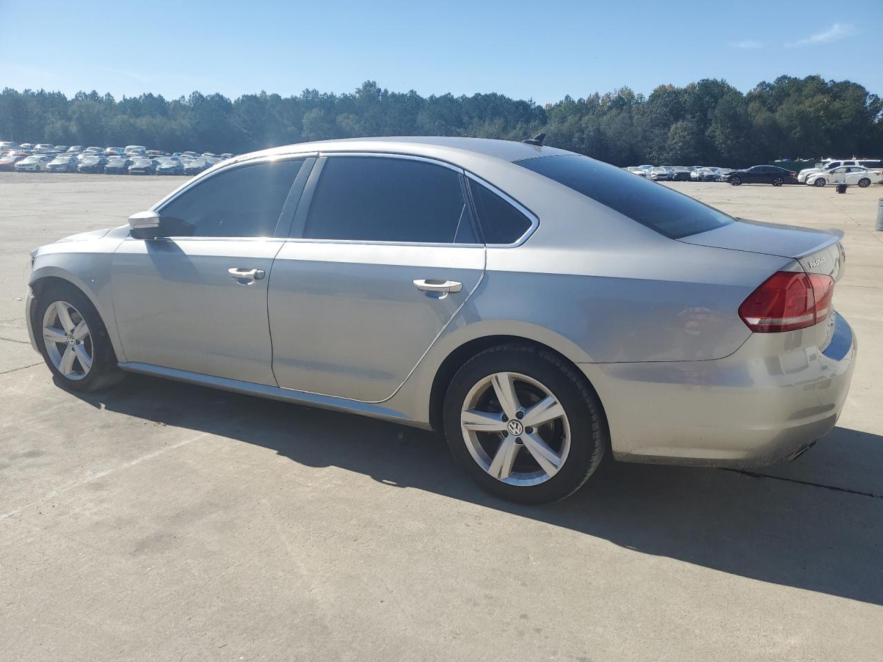 2013 Volkswagen Passat Se - Image 2