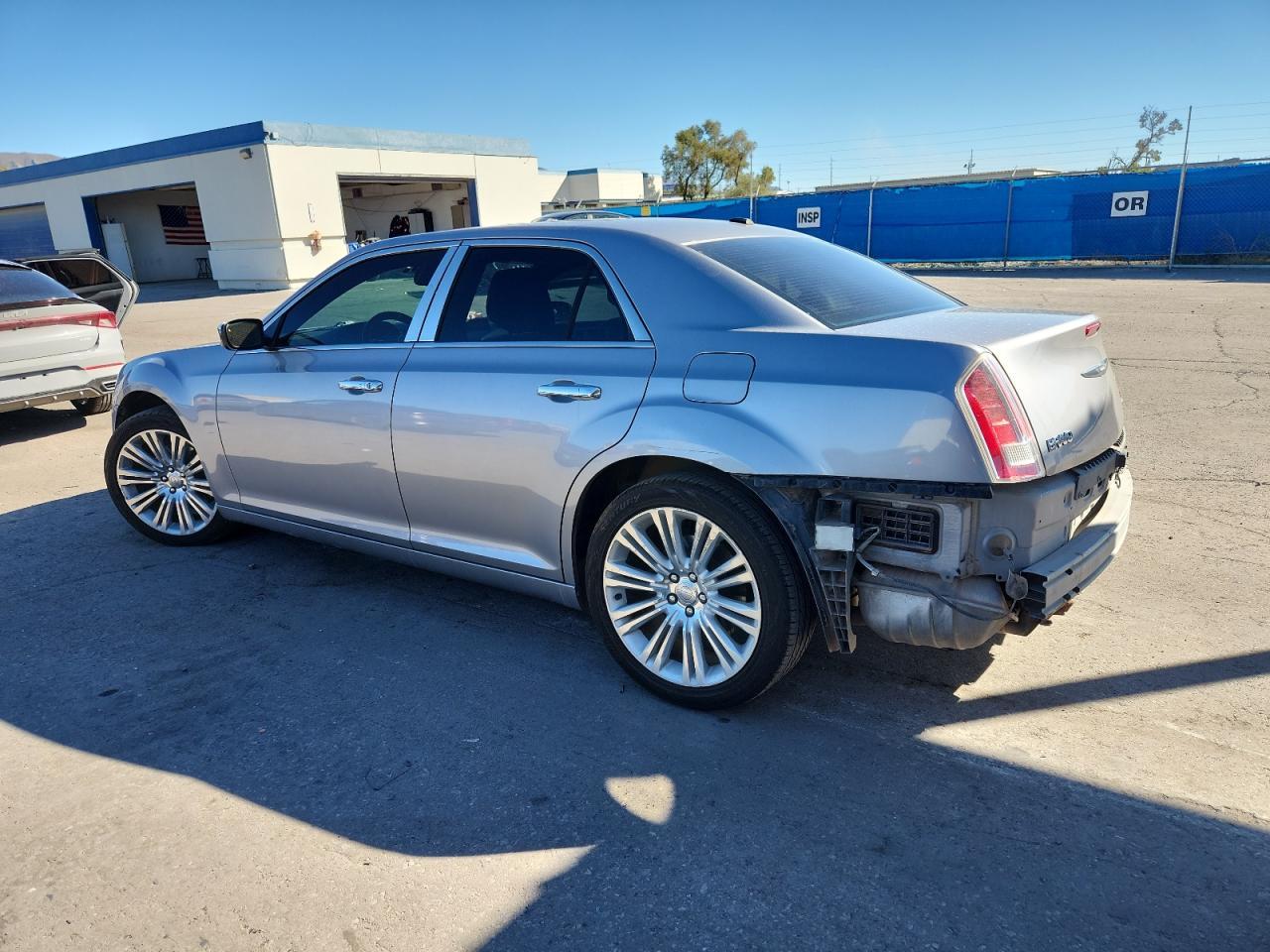 2011 Chrysler 300C - Фото 2