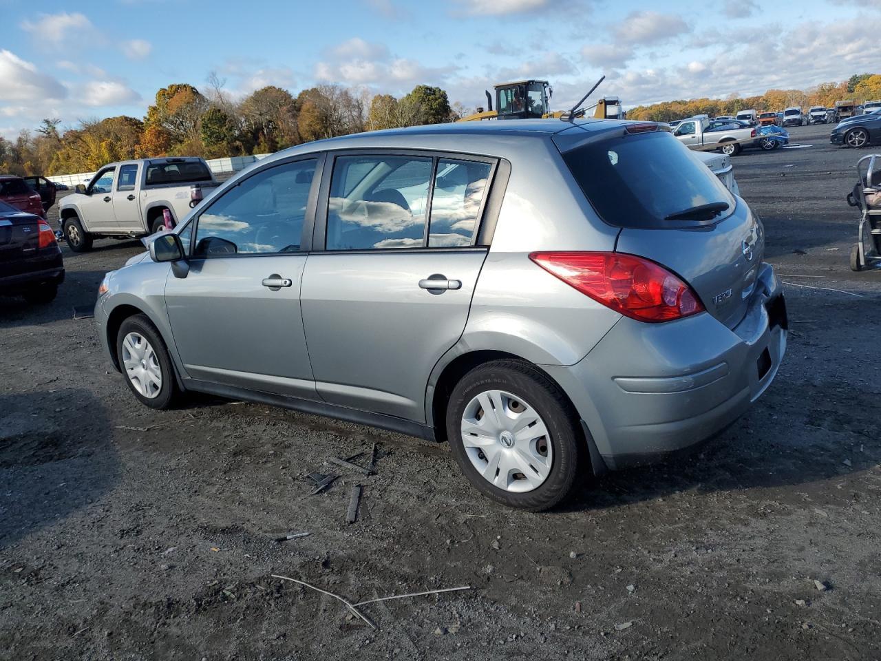 2011 Nissan Versa S - Image 2